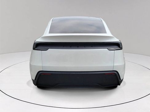 Used 2026 Tesla Model Y 2WD image 5