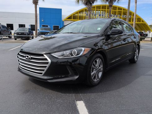 Used 2017 Hyundai Elantra SE image 8