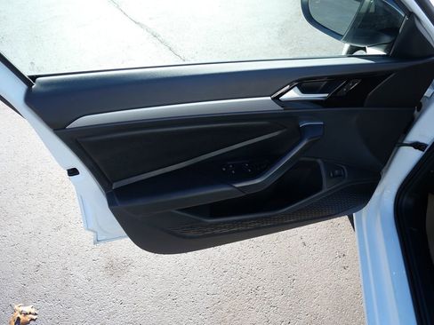 Used 2019 Volkswagen Jetta R-Line image 17