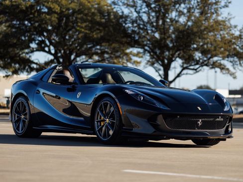 Used 2021 Ferrari 812 GTS image 7