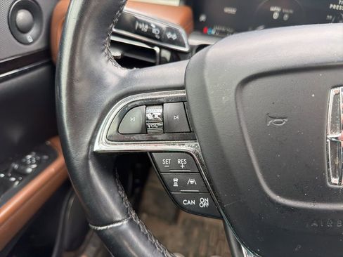 Used 2022 Lincoln Nautilus Reserve AWD/4WD image 23