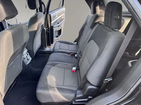 Used 2016 Ford Explorer XLT w/ Equipment Group 201A AWD/4WD image 15