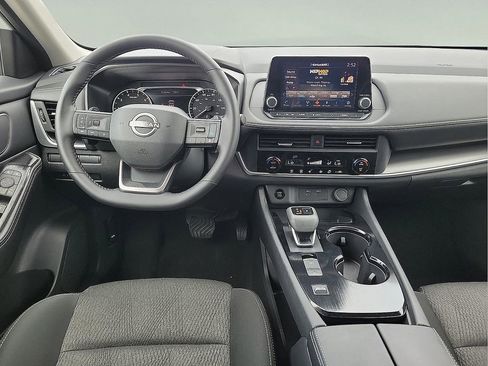 Used 2025 Nissan Rogue SV FWD image 10