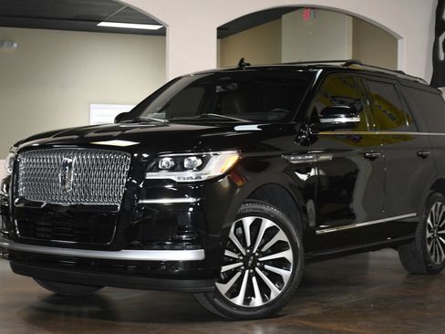 Used 2023 Lincoln Navigator Reserve image 4