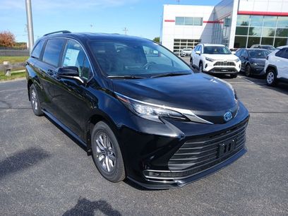 New 2025 Toyota Sienna LE