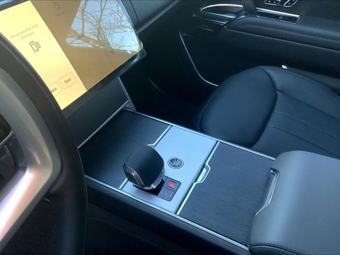 New 2025 Land Rover Range Rover SE image 7