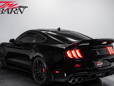 Used 2021 Ford Mustang Shelby GT500 w/ Technology Package RWD image 3