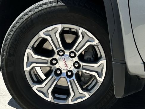 Used 2025 GMC Sierra 1500 SLT RWD image 10