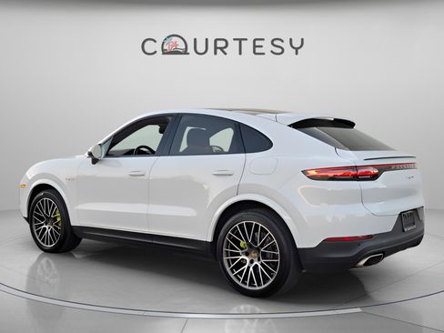 Used 2022 Porsche Cayenne E-Hybrid Coupe image 3
