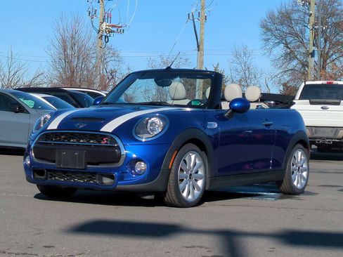 Used 2019 MINI Cooper S w/ Signature Upholstery Package image 11