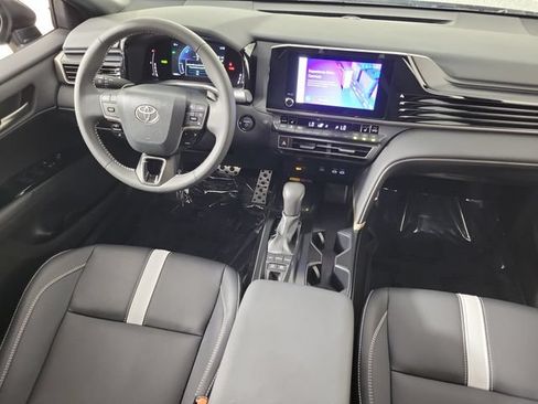 Used 2025 Toyota Camry SE w/ Convenience Package FWD image 15