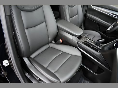 Used 2024 Cadillac XT6 Luxury w/ LPO, Floor Liner Package AWD/4WD image 32
