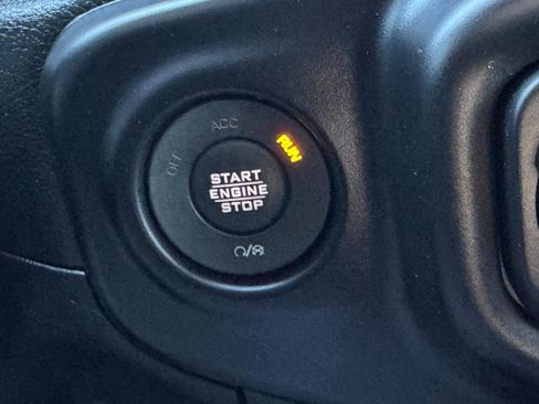 Used 2020 Jeep Gladiator Overland image 13