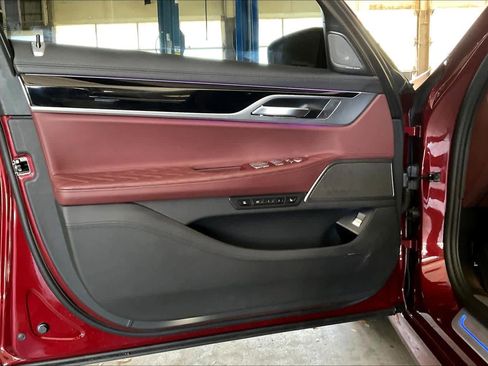 Used 2022 BMW ALPINA B7 xDrive w/ Luxury Rear Seating Package image 21