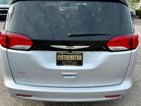 Used 2024 Chrysler Voyager LX FWD image 11