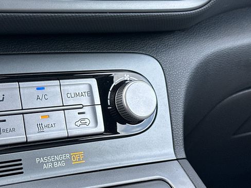 Certified 2022 Hyundai Kona SEL w/ Convenience Package image 28