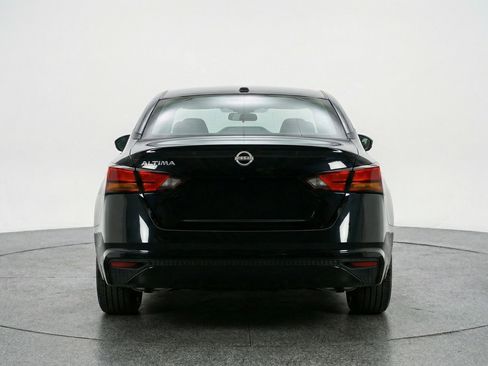 Used 2025 Nissan Altima 2.5 SV FWD image 7