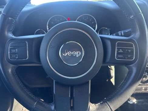 Used 2017 Jeep Wrangler Unlimited Sahara image 23
