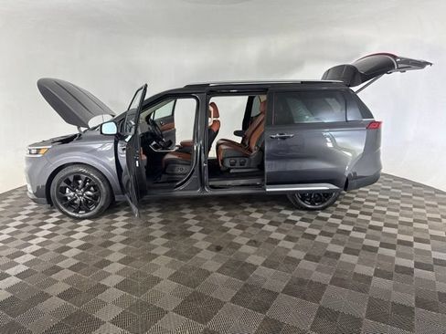 Used 2023 Kia Carnival SX Prestige FWD image 12