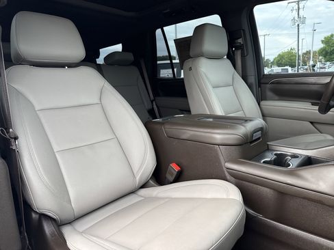 Used 2023 Chevrolet Tahoe Z71 w/ Luxury Package AWD/4WD image 33