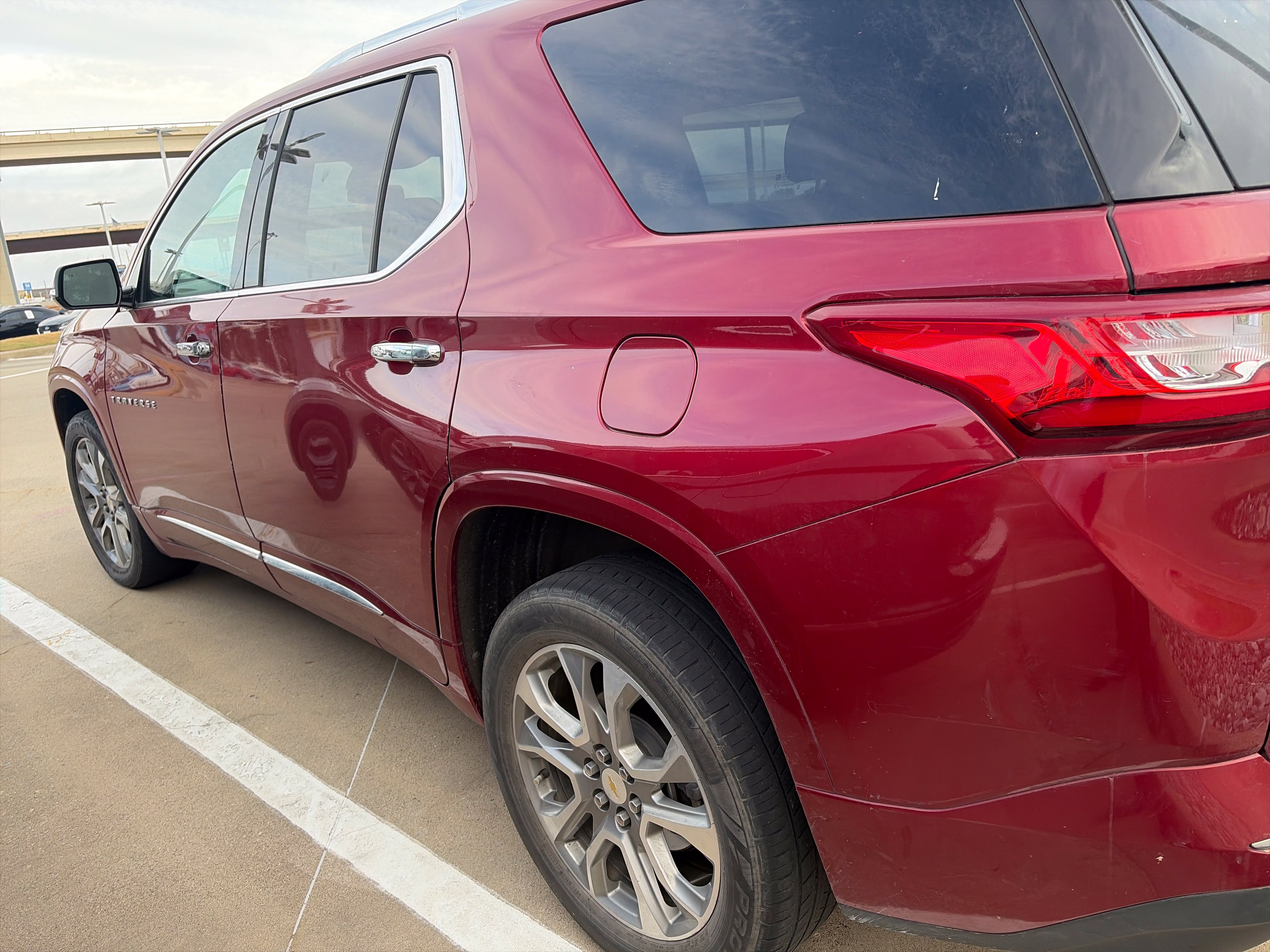 Used 2020 Chevrolet Traverse Premier FWD image 3