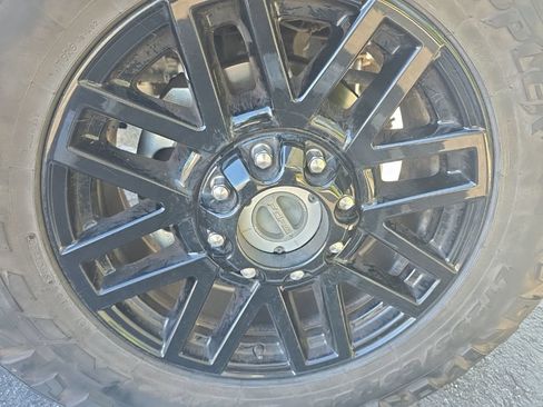 Used 2022 Ford F250 Lariat w/ Lariat Ultimate Package AWD/4WD image 7