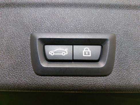 Used 2022 BMW X6 xDrive40i w/ M Sport Package image 14