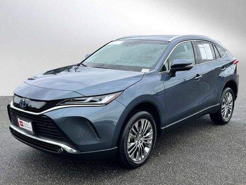 Used 2024 Toyota Venza XLE AWD/4WD image 7