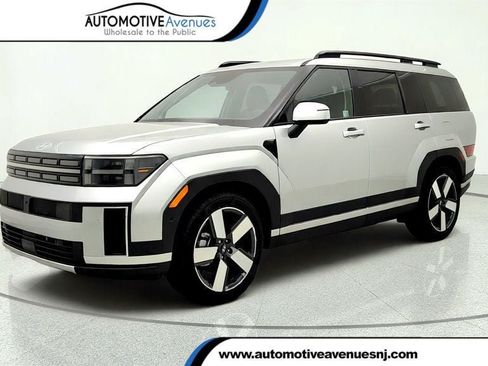 Used 2025 Hyundai Santa Fe Limited FWD image 1