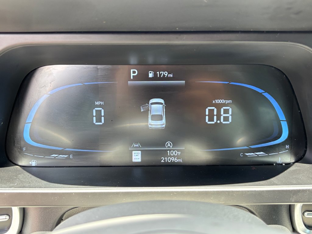 Used 2025 Hyundai Elantra SE FWD image 29