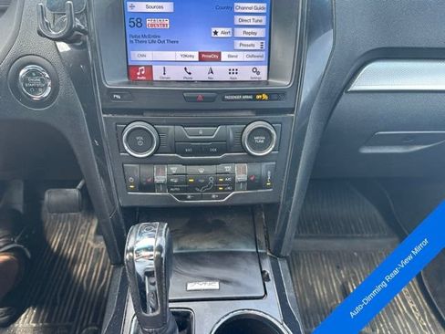 Used 2017 Ford Explorer XLT w/ Equipment Group 202A AWD/4WD image 20