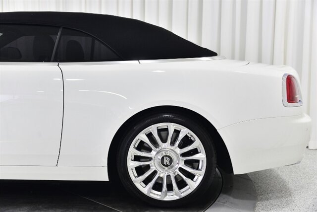 Used 2019 Rolls-Royce Dawn RWD image 5