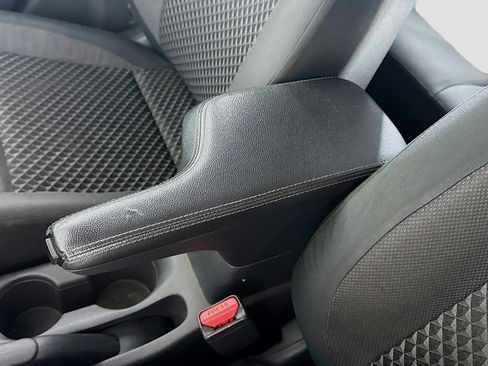 Used 2020 Nissan Versa S image 18