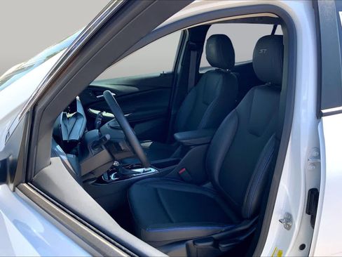 Used 2025 Buick Encore GX Sport Touring w/ Advanced Technology Package FWD image 8