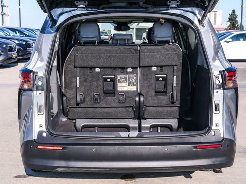 Certified 2024 Toyota Sienna XLE FWD image 30