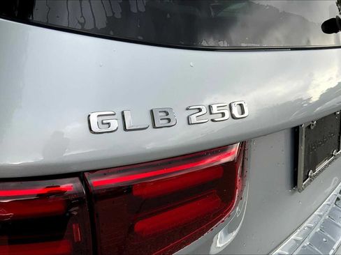 Used 2026 Mercedes-Benz GLB 250 4MATIC image 19