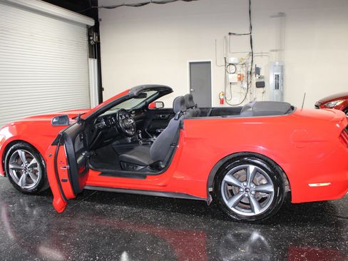 Used 2016 Ford Mustang Convertible w/ Equipment Group 051A RWD image 31
