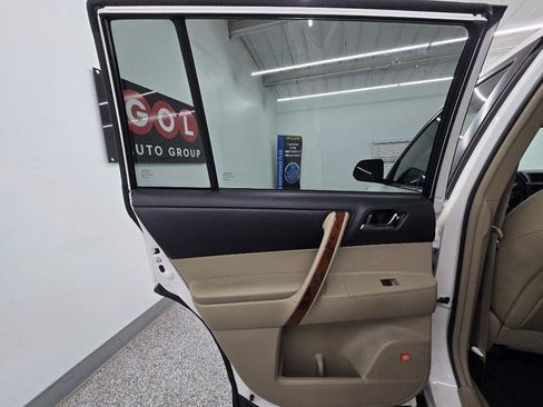 Used 2013 Toyota Highlander Limited FWD image 17