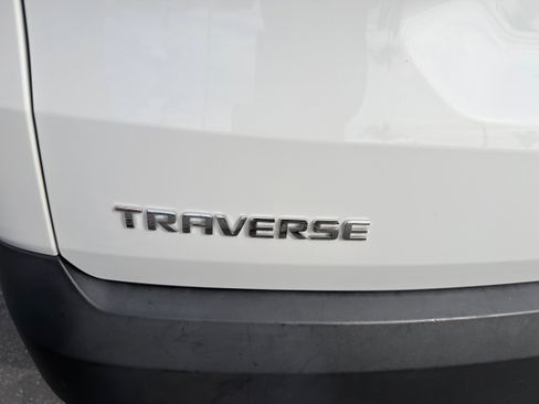 Used 2023 Chevrolet Traverse LT image 39