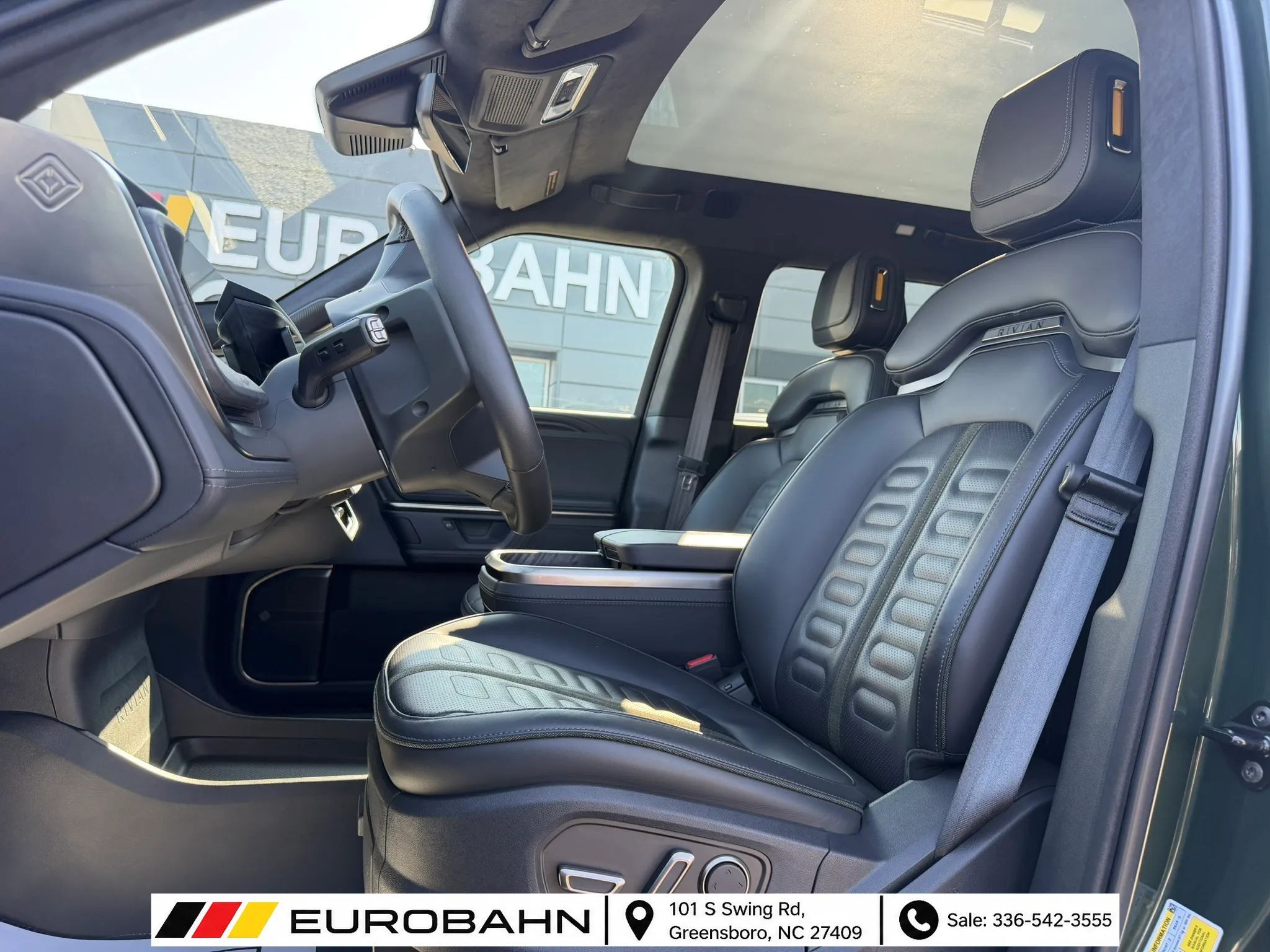 Used 2025 Rivian R1S Adventure Dual AWD/4WD image 7