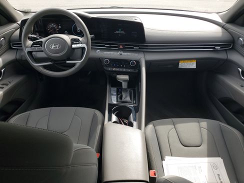 Used 2025 Hyundai Elantra SEL FWD image 12