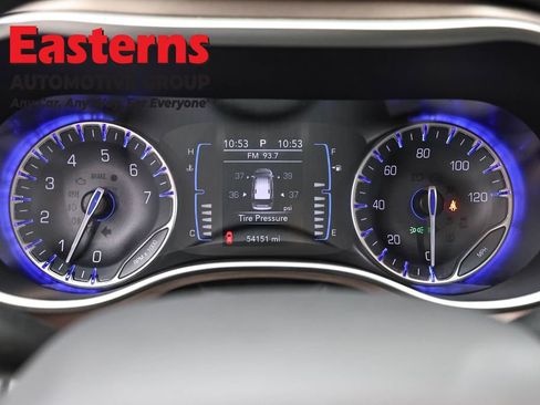 Used 2017 Chrysler Pacifica LX w/ Tire & Wheel Group FWD image 17