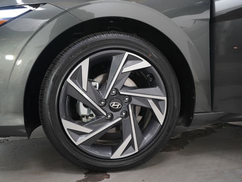 Used 2026 Hyundai Elantra Limited FWD image 28