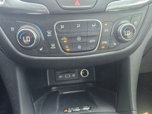 Used 2020 Chevrolet Equinox Premier FWD image 22