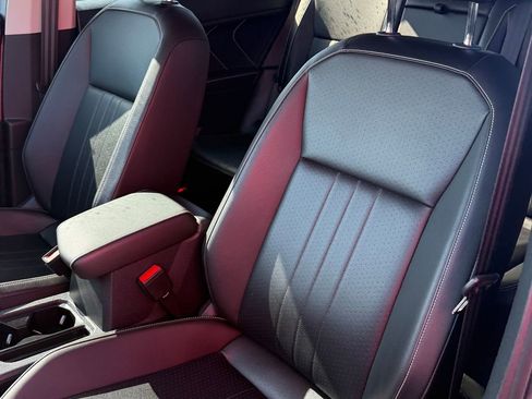 Used 2022 Volkswagen Tiguan SE image 32