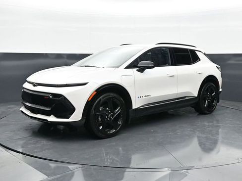 Used 2024 Chevrolet Equinox EV RS w/ LPO, Trailering Package FWD image 3