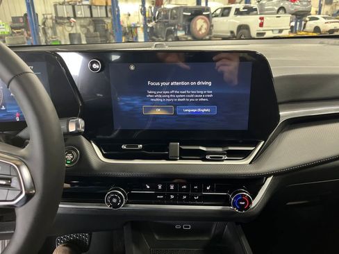 New 2026 Chevrolet Equinox LT FWD image 17