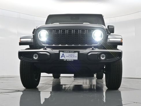 New 2025 Jeep Gladiator Sport image 38