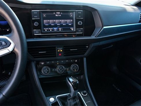 Used 2024 Volkswagen Jetta SE image 23