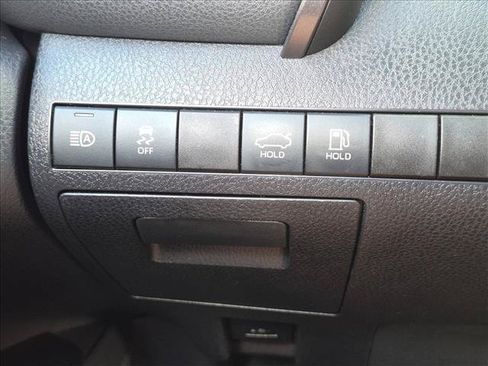 Used 2019 Toyota Camry SE w/ Convenience Package FWD image 11